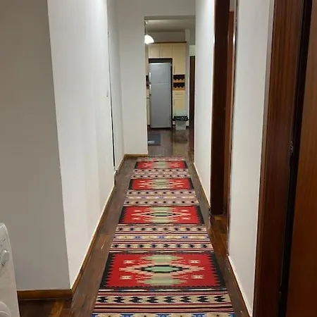 Appartamento Downtown Bllok 2br, Large Patio, Ac-wifi Tirana