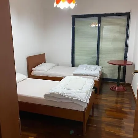 Downtown Bllok 2br, Large Patio, Ac-wifi Apartment *