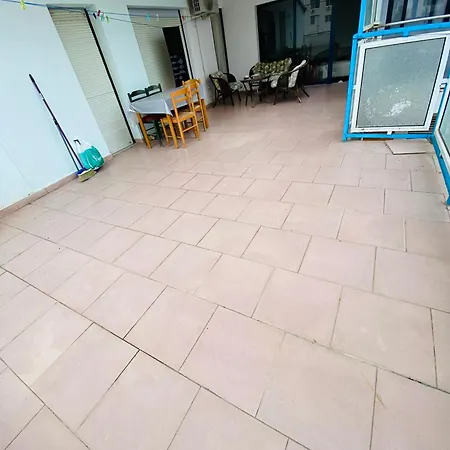 Downtown Bllok 2br, Large Patio, Ac-wifi Appartamento Tirana