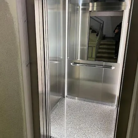 Downtown Bllok 2br, Large Patio, Ac-wifi * Τίρανα
