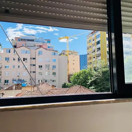 Downtown Bllok 2br, Large Patio, Ac-wifi Τίρανα